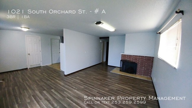Building Photo - Newly renovated Duplex by TCC