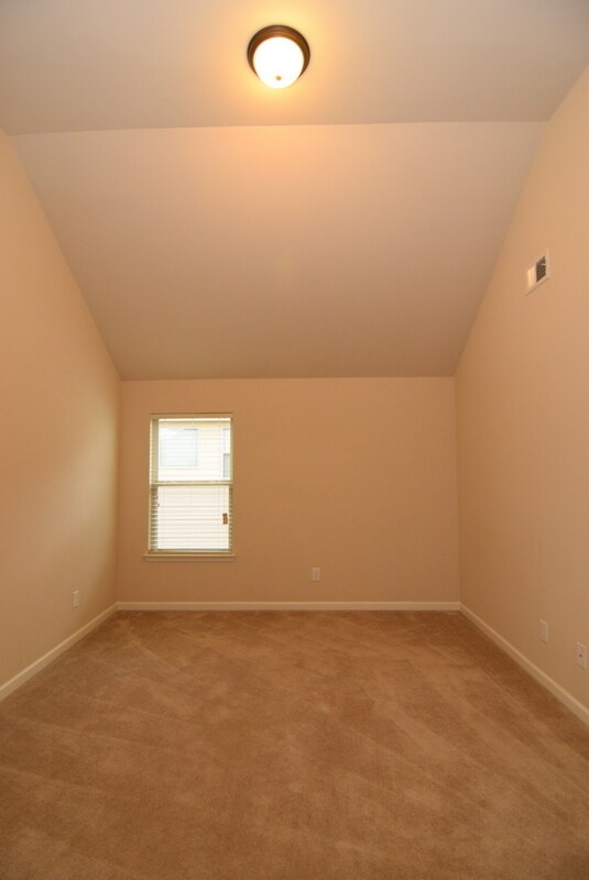 Building Photo - Huge 5 Bed/4 Bath Home Near Ft. Gordon