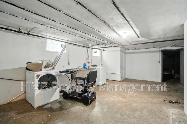 Building Photo - 3919 E Gatewood Ln