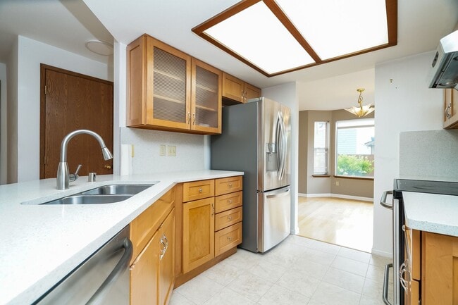 Building Photo - Federal Way 2-Story