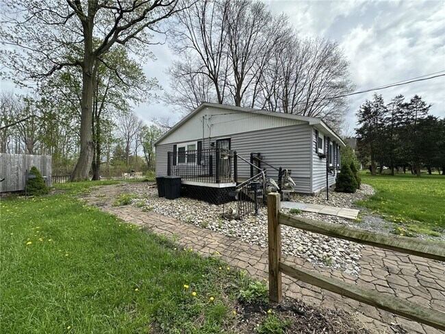 Building Photo - 2590 Scottsville Rd