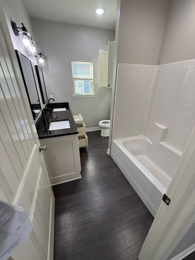 Building Photo - 3-bed, 2-bath built in 2022!