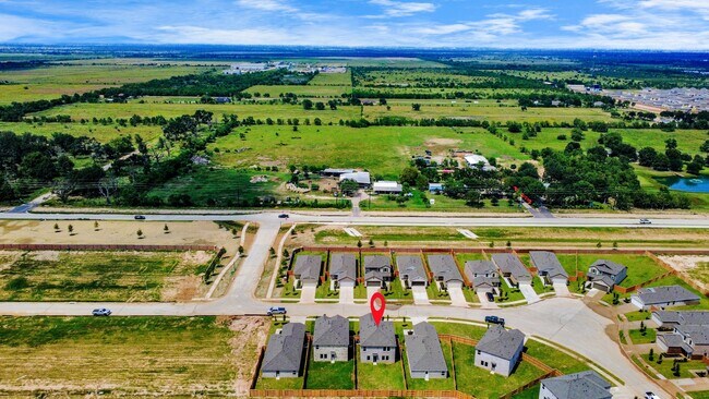 Building Photo - 3012 Sunrise Dr