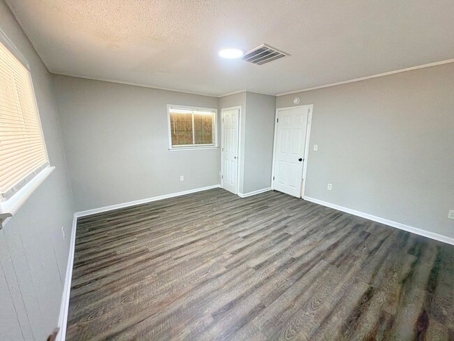 Building Photo - 3587 Hallbrook St
