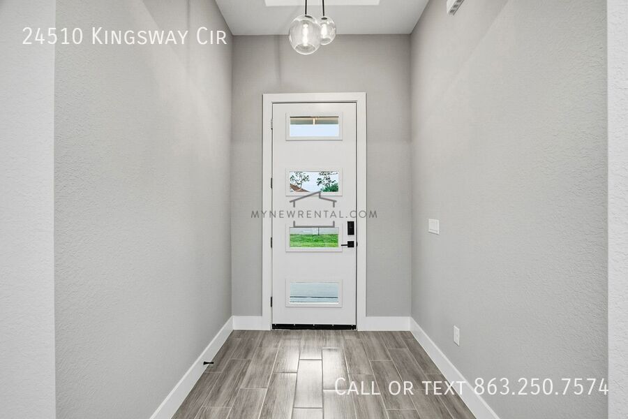 Building Photo - 24510 SW Kingsway Cir