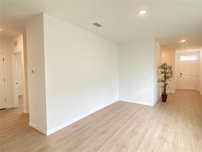 Building Photo - 32354 Weathered Oak Dr