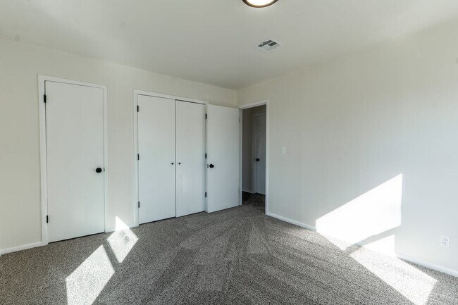 Building Photo - 4309 SE 40th St