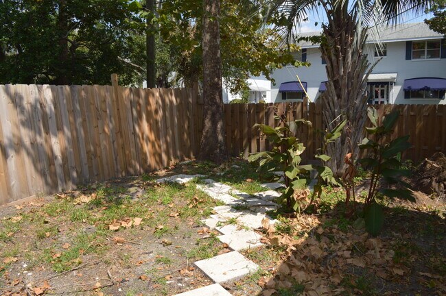 Building Photo - 3648 Riverside Ave