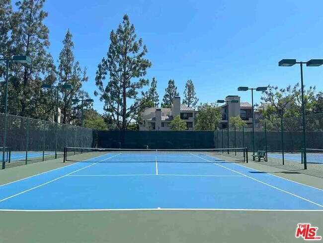Building Photo - 5535 Canoga Ave