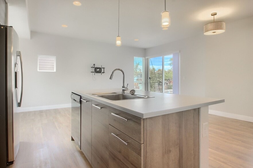 Building Photo - 1018 Depew St