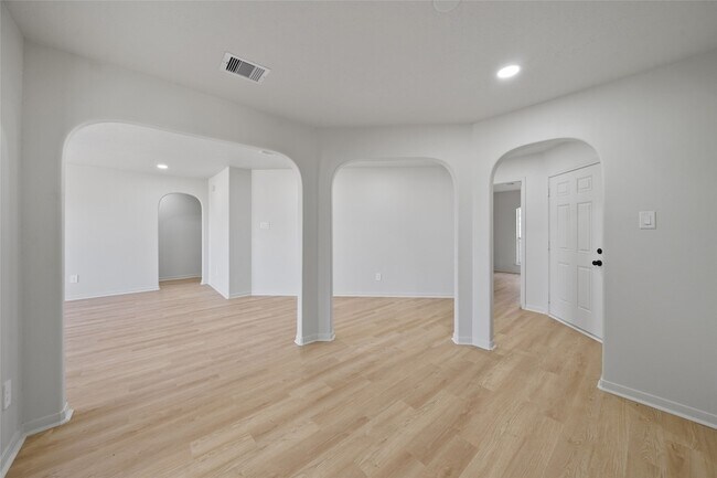 Building Photo - 5203 Panay Park Dr