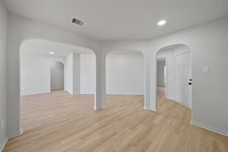 Building Photo - 5203 Panay Park Dr