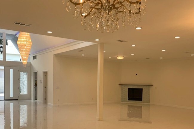 Building Photo - 4595 De Celis Pl