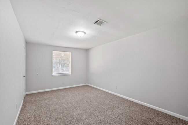 Building Photo - 4319 Tiffany Dr