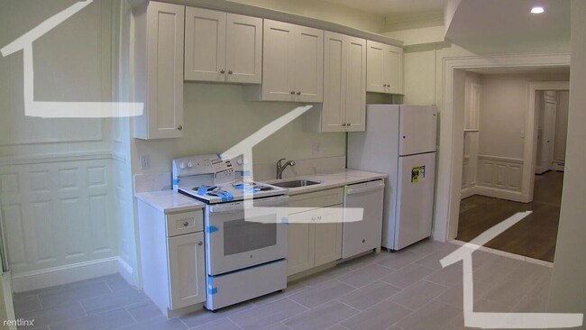 Building Photo - 3 br, 1 bath Condo - 1712 Beacon St Apt 1E...