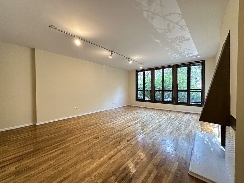 Building Photo - 1430 N Dearborn St