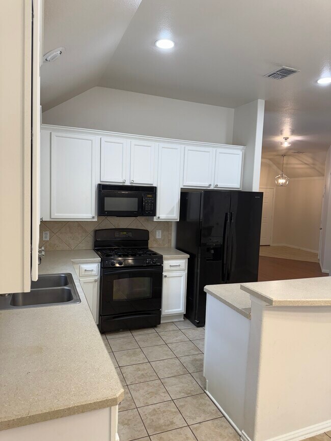 Building Photo - 377 Kirby Dr