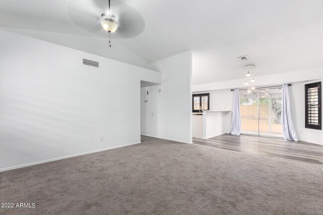 Building Photo - 19 W Piute Ave