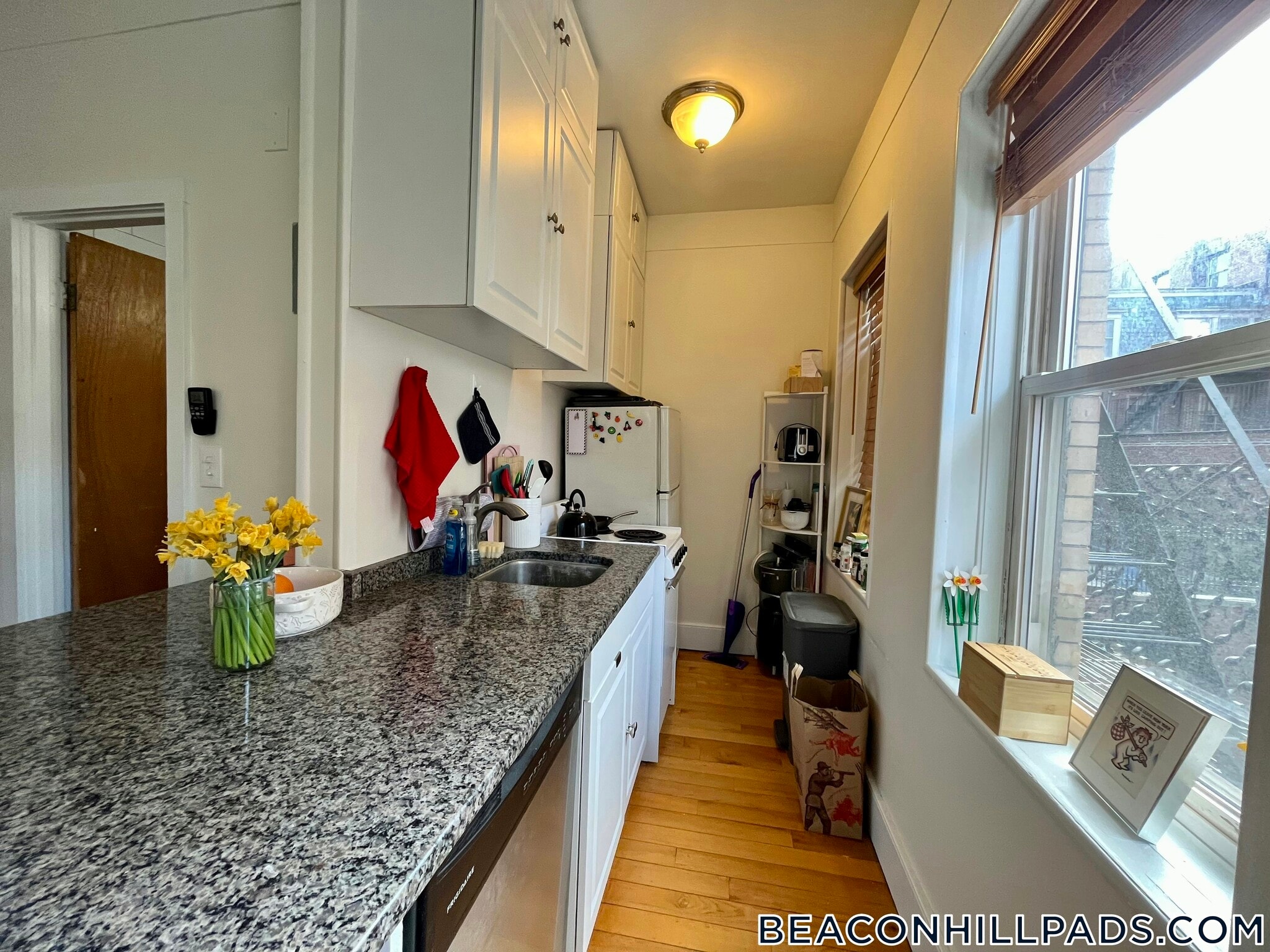 Building Photo - 108 Myrtle St