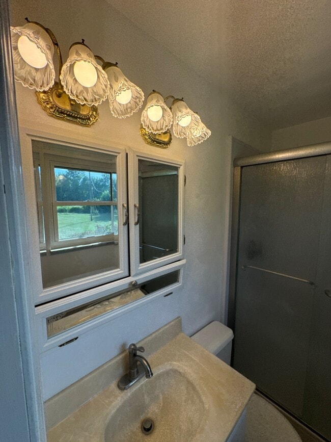 Building Photo - 1704 Twinbrook Dr