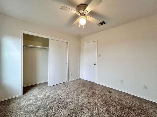 Building Photo - 2417 McCook Dr