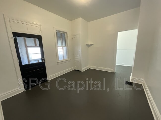 Building Photo - 1433 Monroe St