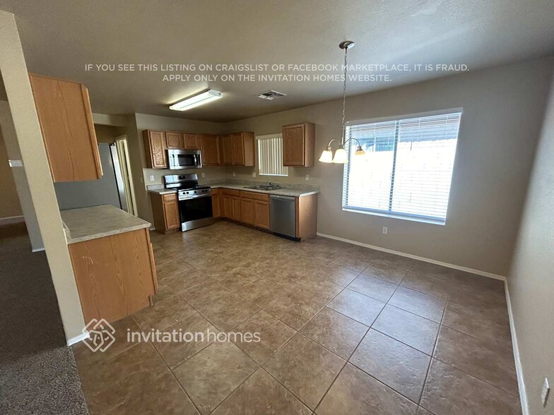 Building Photo - 16535 N 114th Dr
