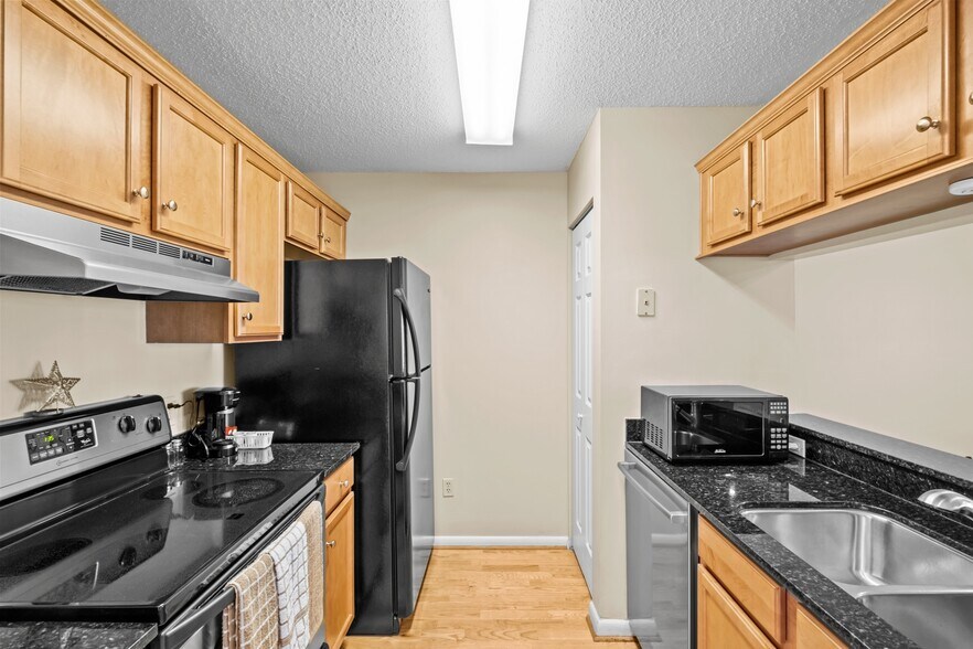 Building Photo - 424 Mather Green Ave