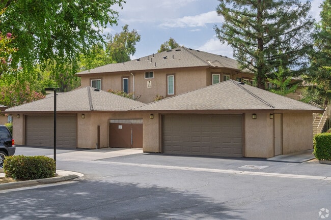 Building Photo - Oak Park