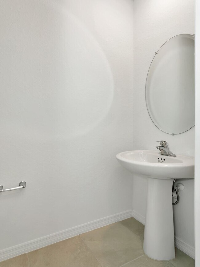 Building Photo - Brand-New 3BR/2.5BA Townhouse for Rent in Lakewood Ranch — $2,300/Month, Internet & Lawn Care Inc...