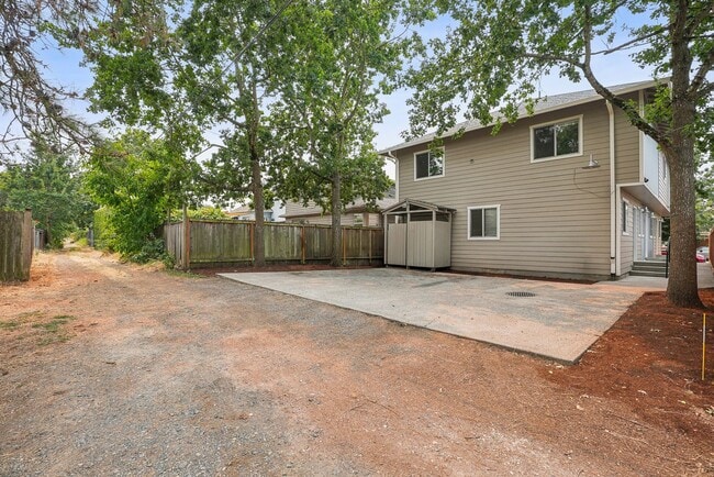 Building Photo - 4934-4942 NE 32nd Place