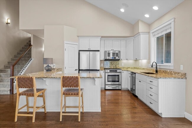 Building Photo - 4375 Vista Pointe Dr