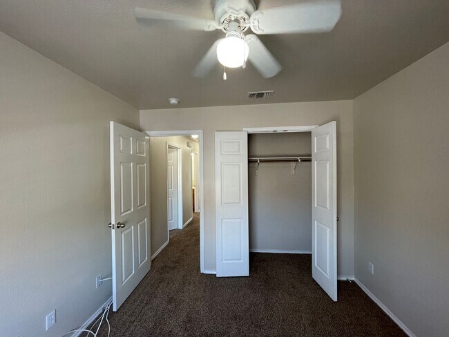 Building Photo - 5630 Golf Mist