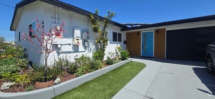 Building Photo - Remodeled 4 Bedroom, 2 Bath Beauty in Clai...