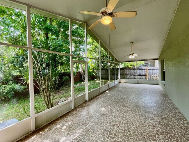 Building Photo - Modern 4-Bed, 2-Bath Solar-Powered Home Near UCF