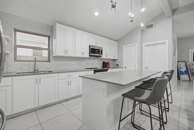 Building Photo - 5410 Travesia Ct