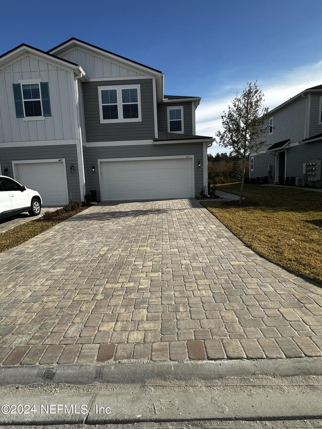 Building Photo - 411 Brandon Lks Dr