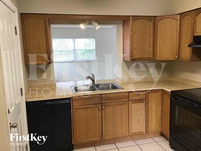 Building Photo - 613 Brittany Ct
