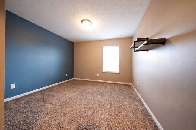 Building Photo - 15141 Emory Cir