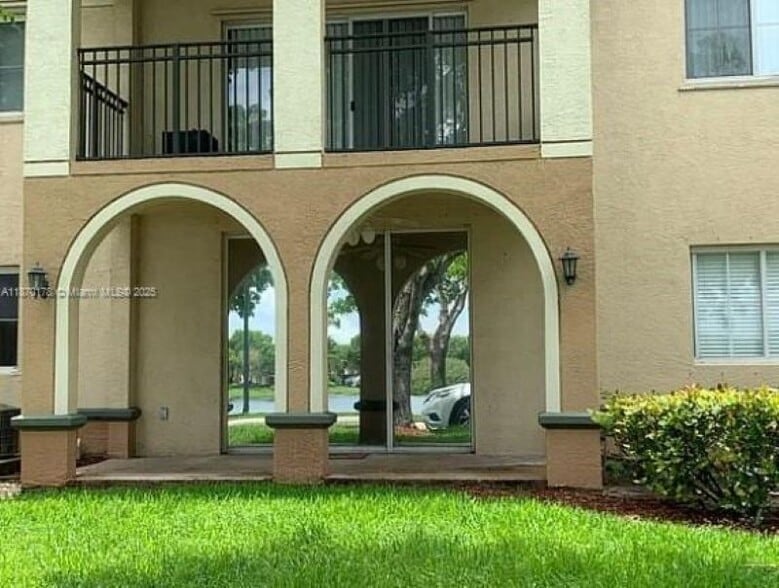 Building Photo - 2557 Centergate Dr