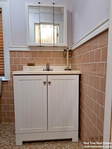 Building Photo - 158 Baker St