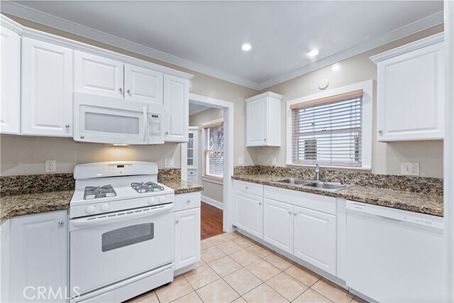 Building Photo - 219 N Center St