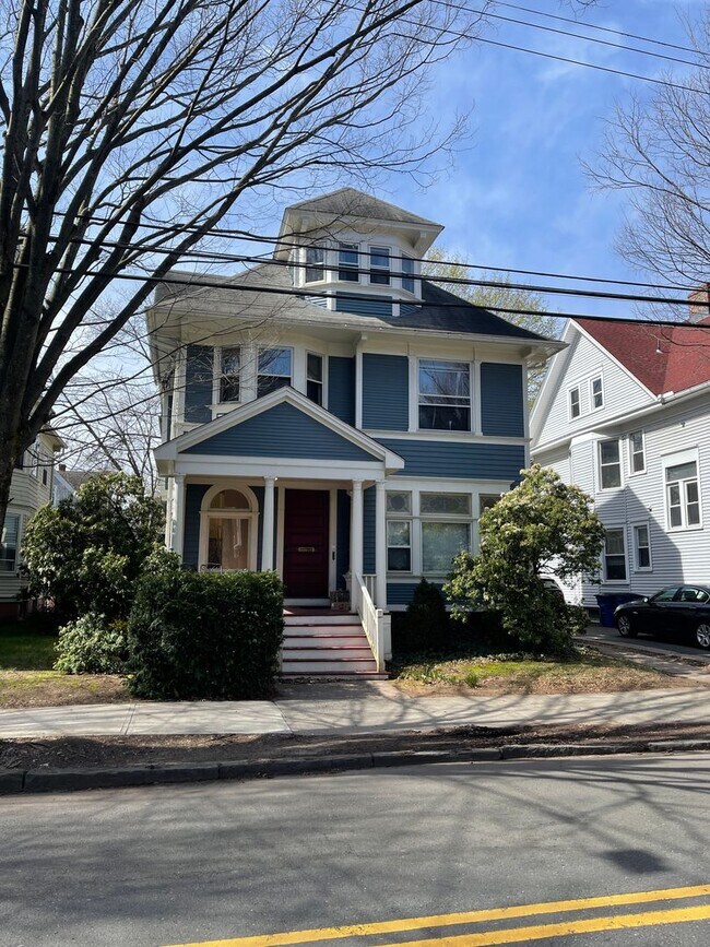 Building Photo - 288 Willow St