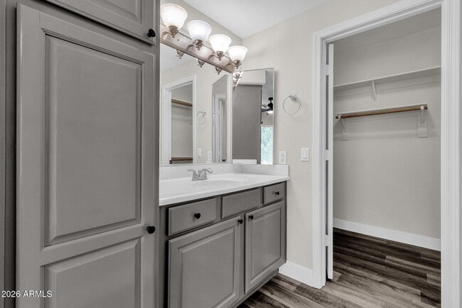 Building Photo - 7008 E Gold Dust Ave