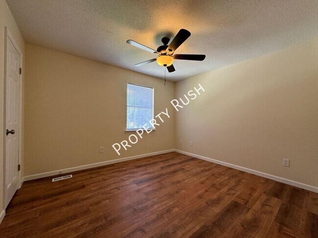 Building Photo - 1511 Rustic Dr