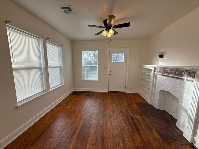 Building Photo - Newer Remodel 1 bed 1 bath with Private Patio