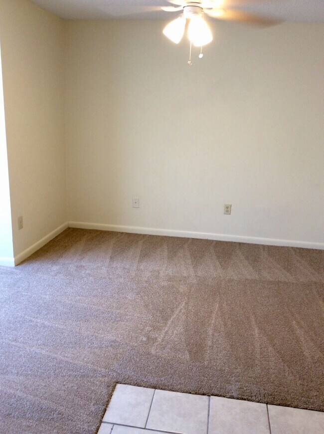 Building Photo - 2265 Anne Marie Dr