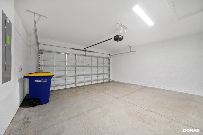 Building Photo - Spacious 5BR House in Fort Pierce, minutes...