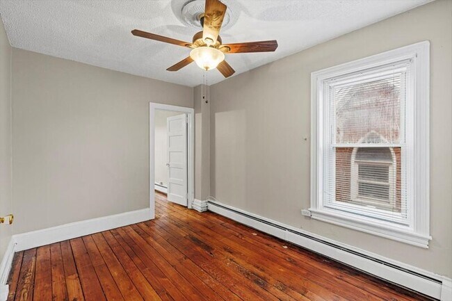 Building Photo - 329 E Union St