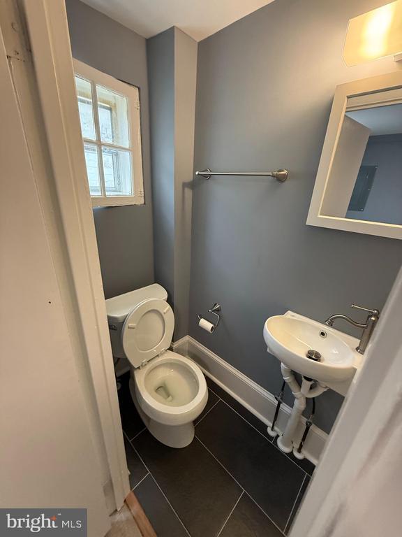 Building Photo - 122 W All Saints St